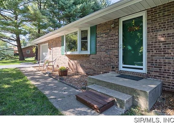 5th image of 71 Thomas Ln