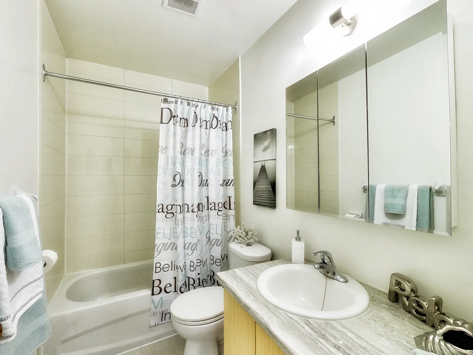 414 Willowdale — Photo 2