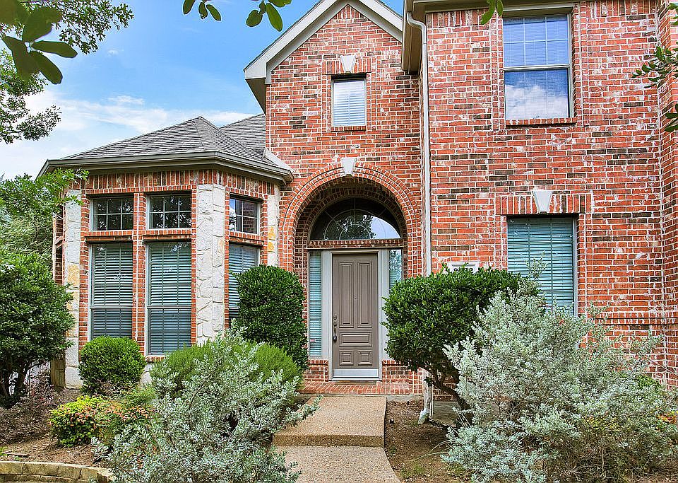 1st image of 2432 Lakewood Dr