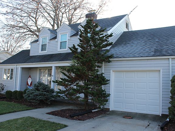 2nd image of 1525 Birchard Ave
