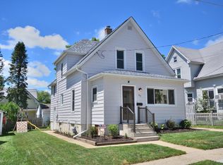 437 4th St, Hartford, WI 53027