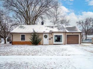127 Crestwood Dr, Streamwood, IL