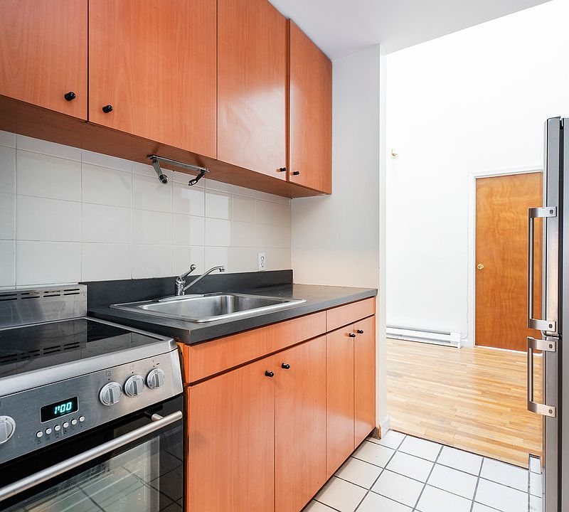 1st image of 418 W 49th St #D4