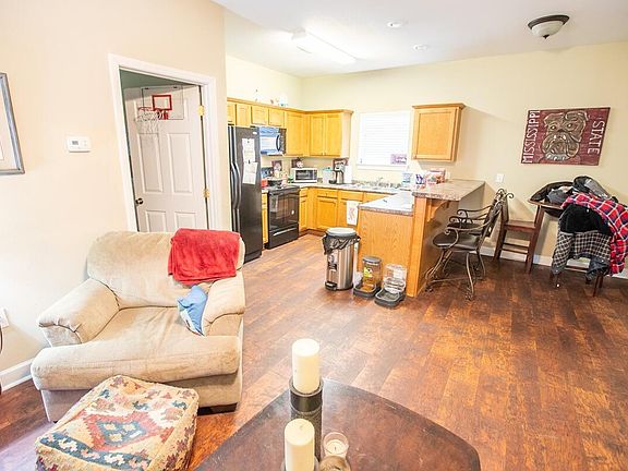 2nd image of 1319 Saint Andrews Ln