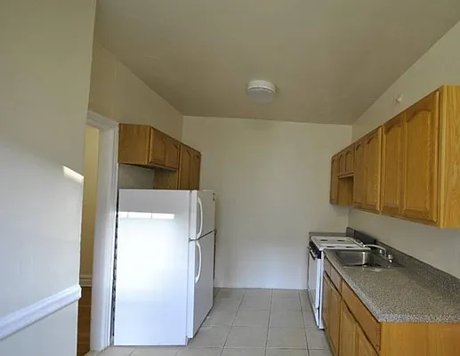 Rented by Premier Metro Realty Corp | media 8