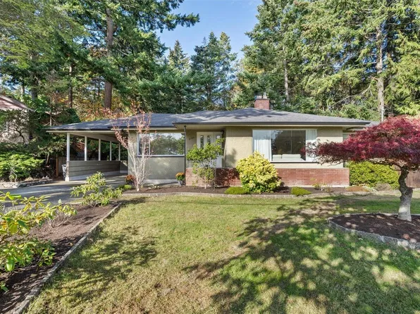2104 Wenman Dr, Saanich, BC V8N 2S2