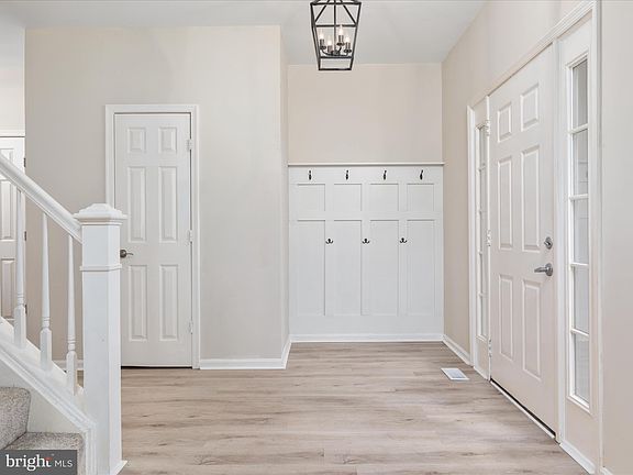 4th image of 46427 Thornwood Ct