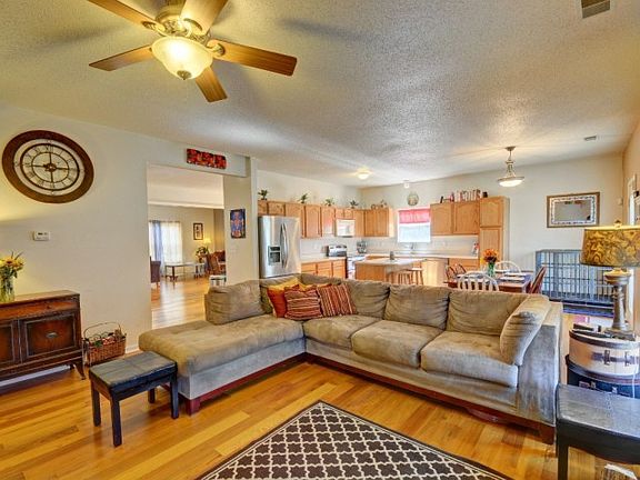 5th image of 5910 Draycott Dr