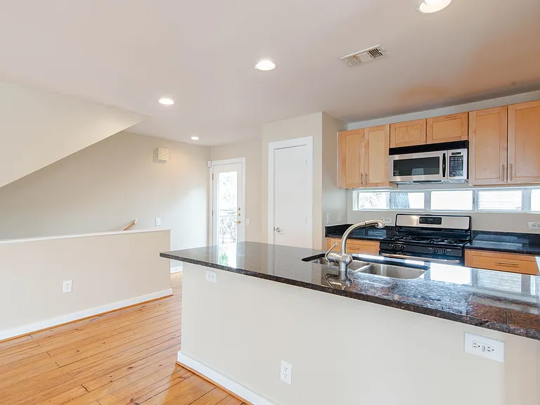 2724 Shelby Ave — Photo 12