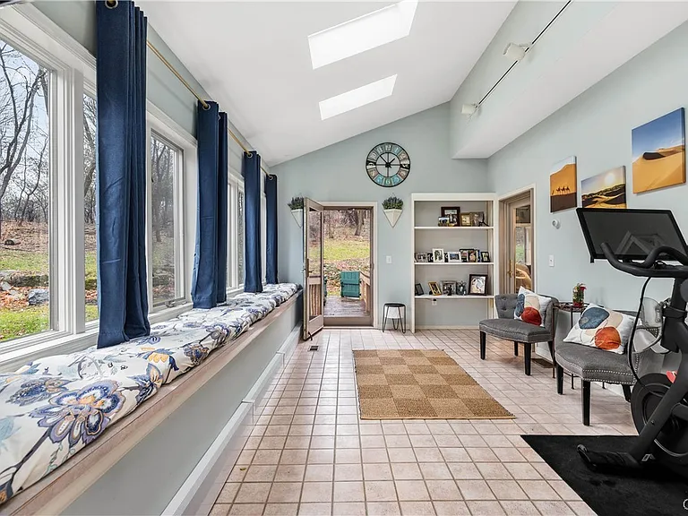 4892 Macgregor Ln — Photo 17