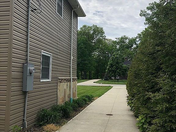 2nd image of 7919 Oakhurst Dr