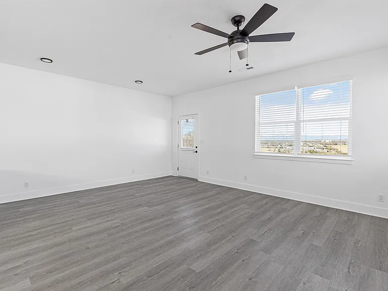 Steele Landing Townhome Rentals — Photo 5