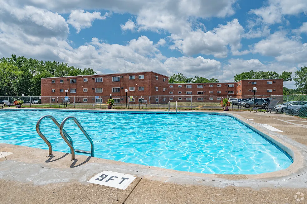 Pleasant Valley Apartments — Photo 1