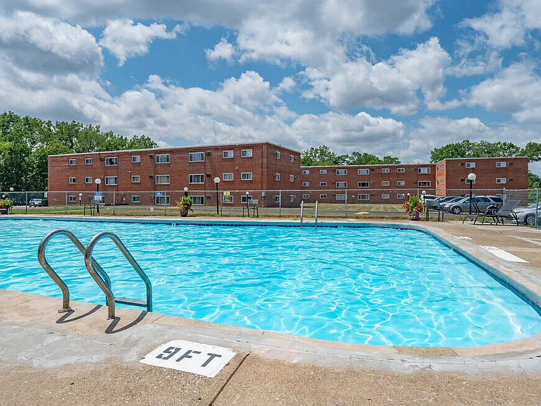 Pleasant Valley Apartments — Photo 1