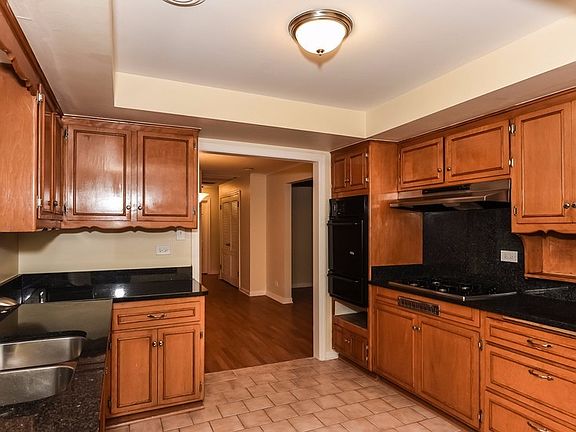 4th image of 20712 Greenwood Dr