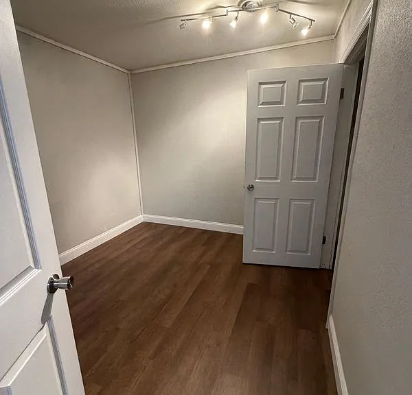 37802 Whitehouse Ave — Photo 8