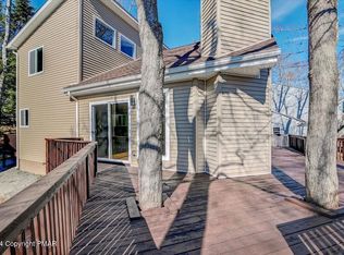 6121 Boardwalk Dr, Tobyhanna, PA 18466