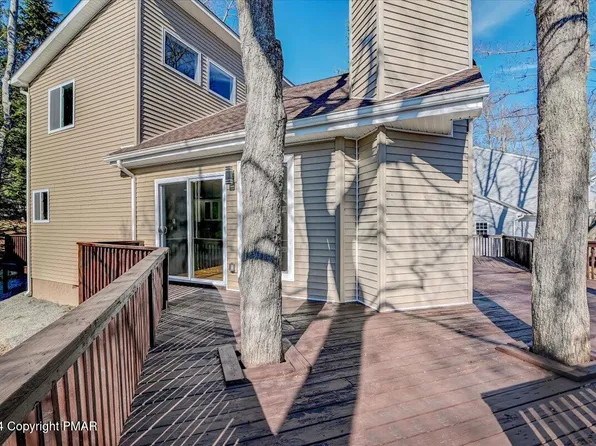 6121 Boardwalk Dr, Tobyhanna, PA 18466