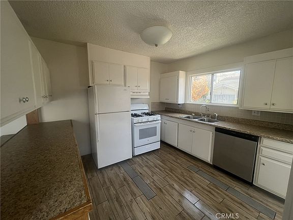 3rd image of 424 S Broadway