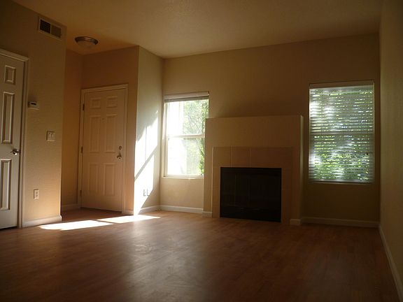 5th image of 240 Natoma Station Dr APT 6