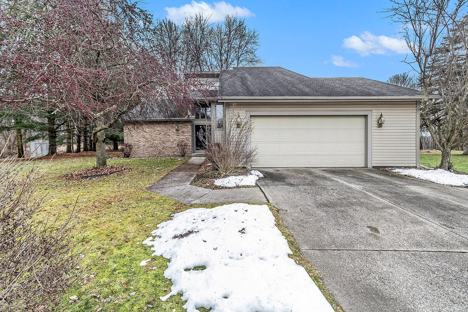 402 Julias Pl photo 1