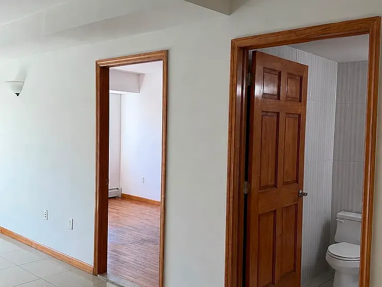 35-19 Leavitt St #4J — Photo 3