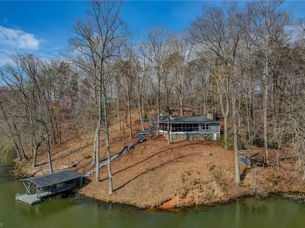 1036 Butter Rd, Reidsville, NC 27320