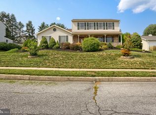 888 Sunnyhill Ln, Harrisburg, PA 17111