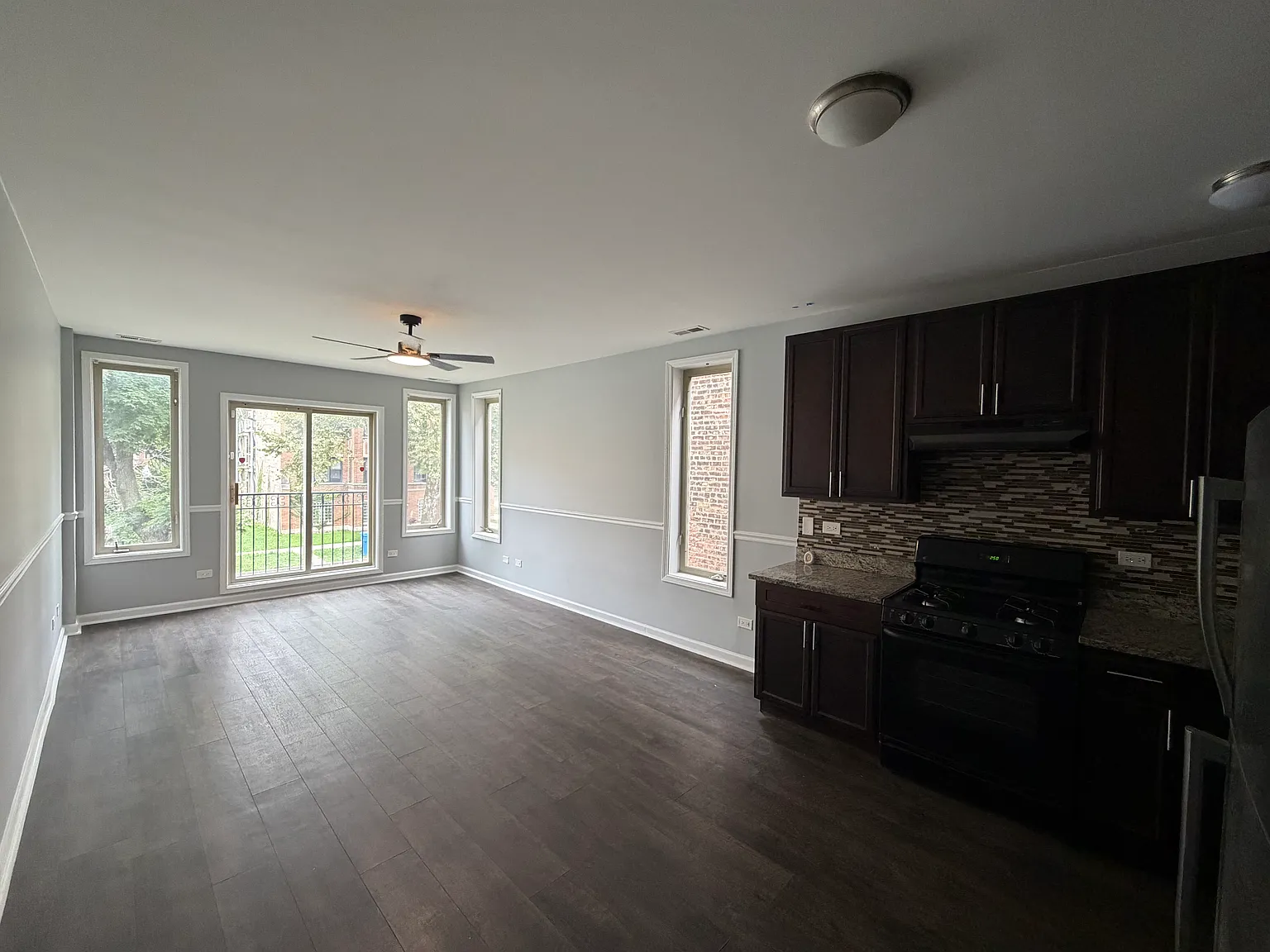 3 bed, 1200 sqft, $1,850 — Photo 2