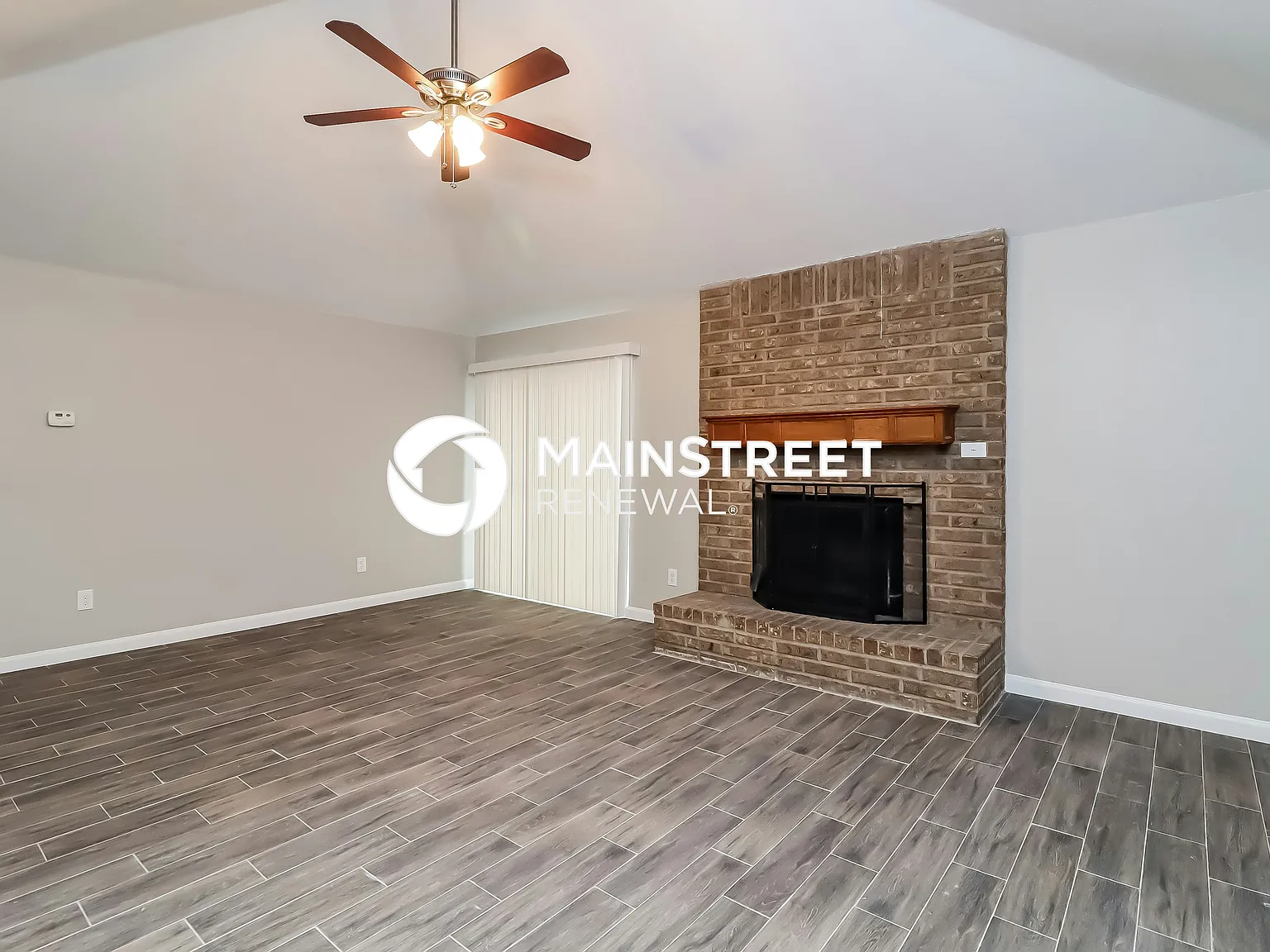 1104 Chapel Hill Dr — Photo 4