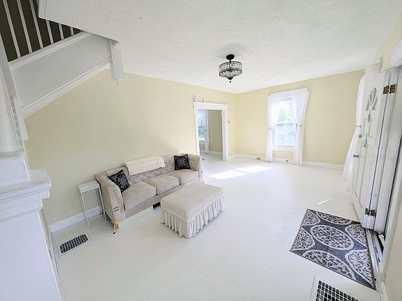 4th image of 424 Revere St