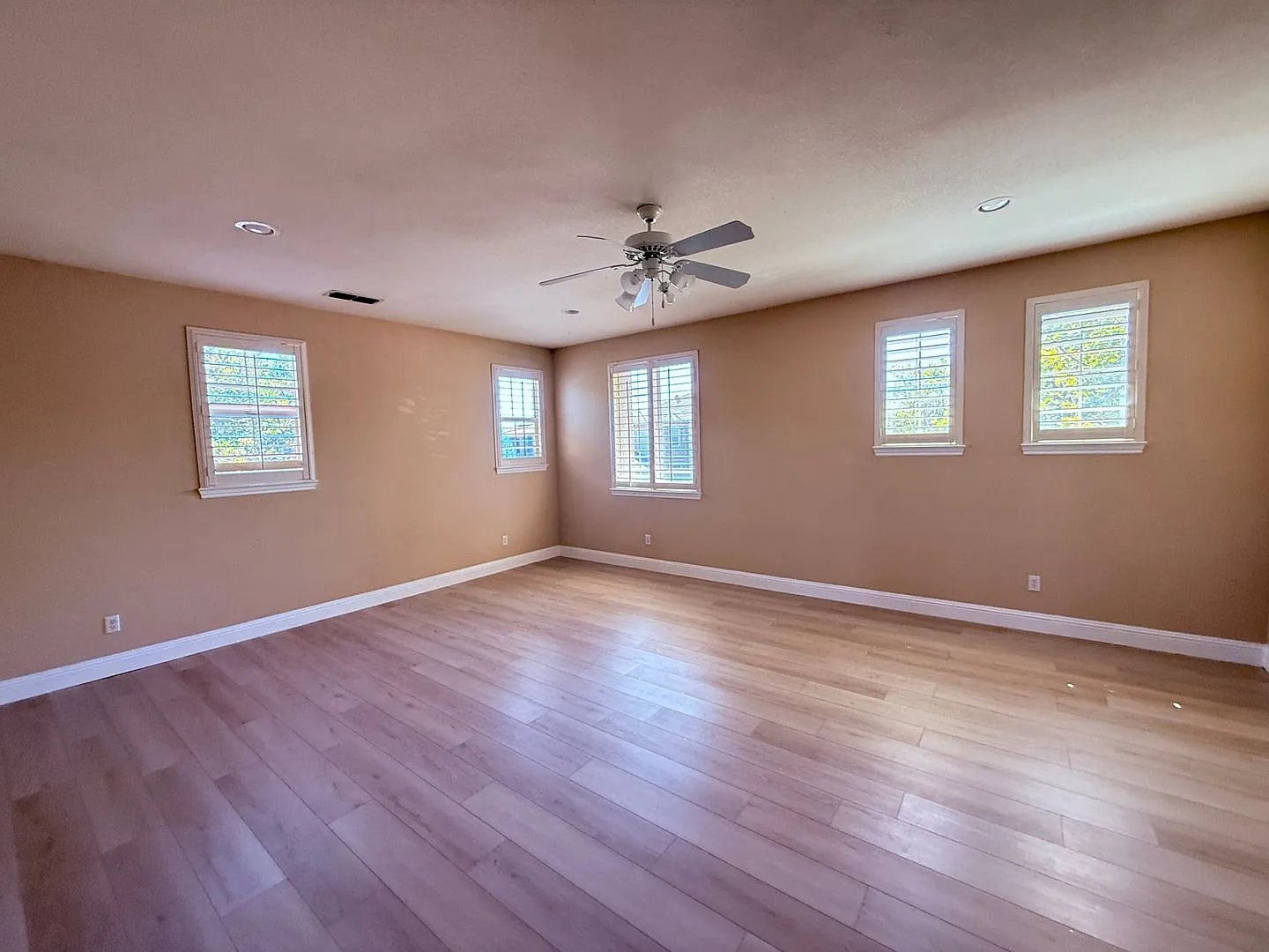 2205 Maloney — Photo 4