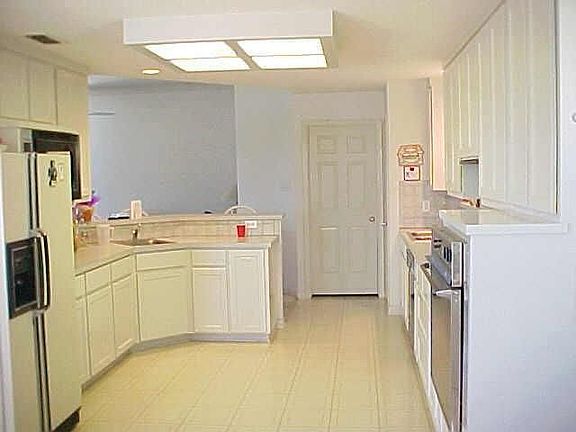 3rd image of 1602 Amesbury Ln
