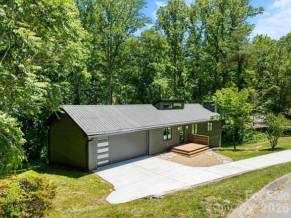 3rd image of 17 Muirfield Dr