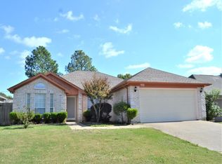 6233 Saint Leonard Dr, Arlington, TX 76001