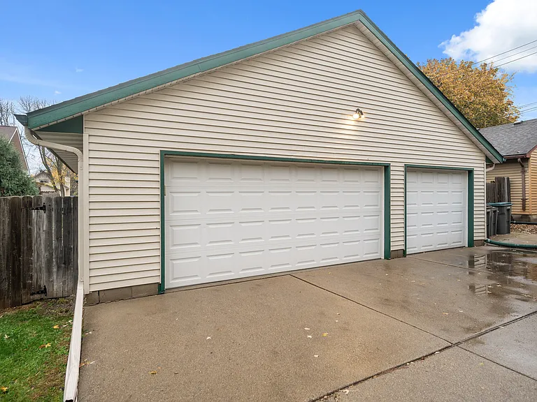 409 S Olive St — Photo 17