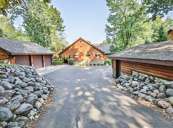 2nd image of 3050 Oberland Ln