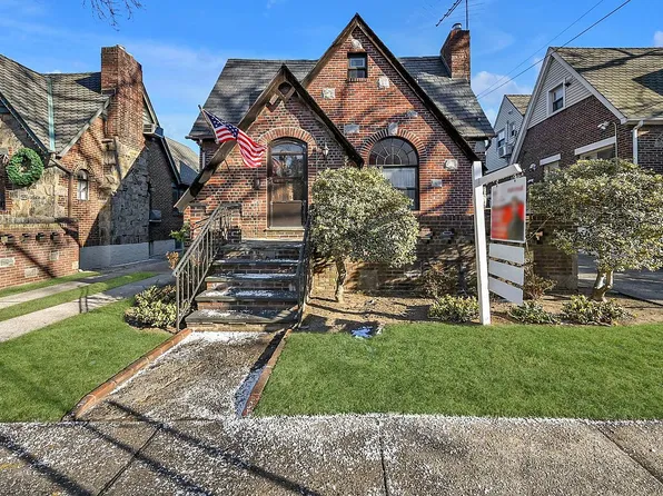 2815 159th St, Flushing, NY 11358