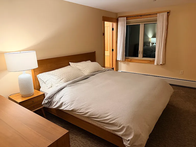 Bedroom 1 - King Bed