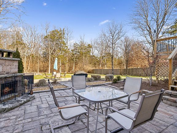 4th image of 219 Norfolk Ln