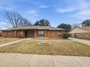 816 Midcreek Dr, Euless, TX 76039