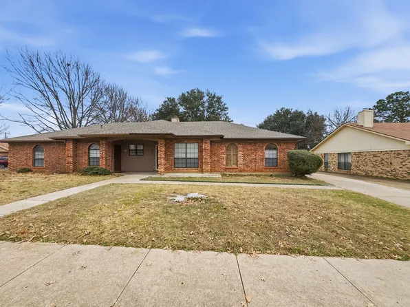 816 Midcreek Dr, Euless, TX 76039