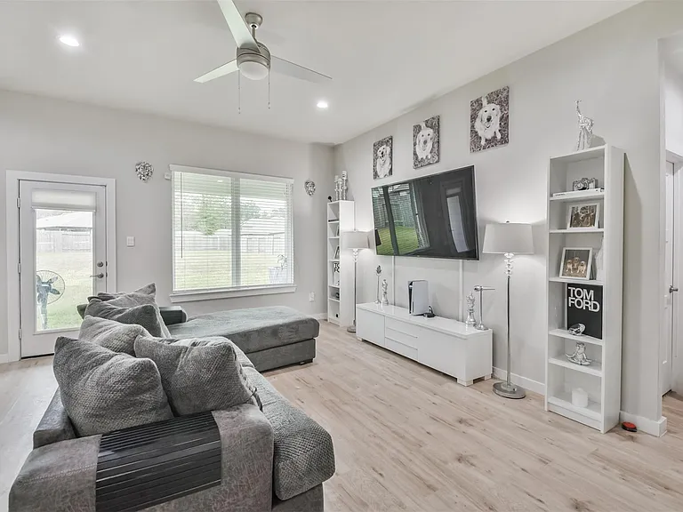 14226 Lake Lodge Dr — Photo 8