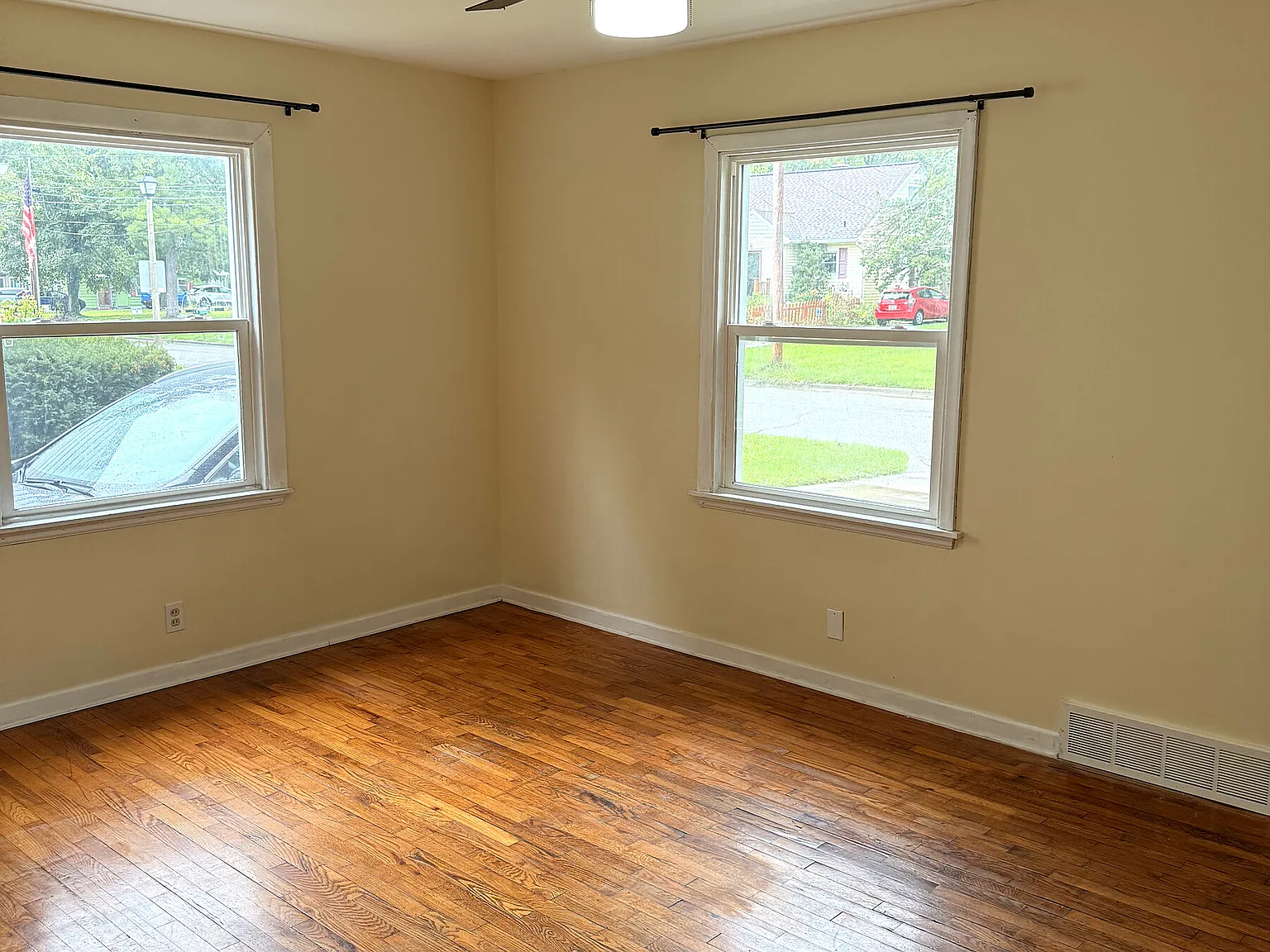 3 bed, 1267 sqft, $2,200 — Photo 4