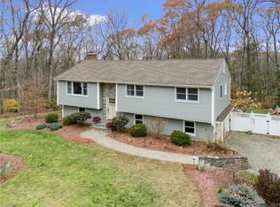 12 Pilgrim Dr, Tolland, CT 06084