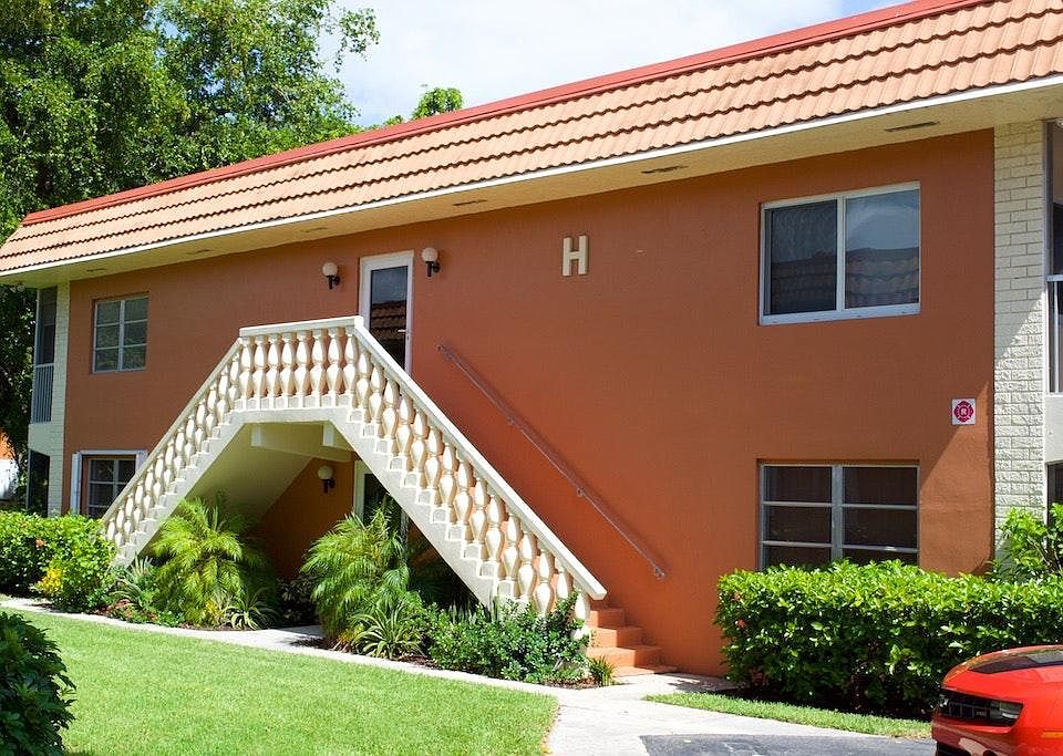 1st image of 124 NE 19th Ct APT 106B