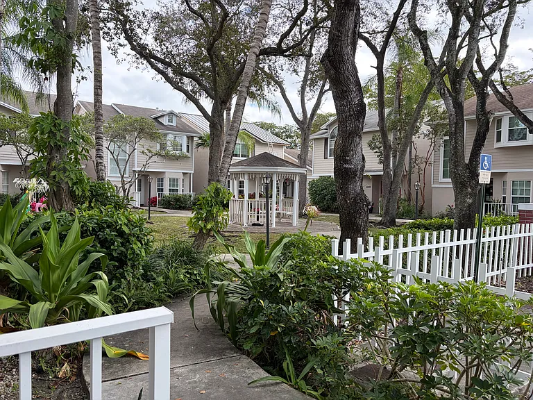 14601 SW 122nd Pl — Photo 2