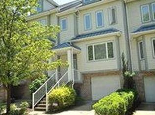 121 Saint Charles Ct, Pittsburgh, PA