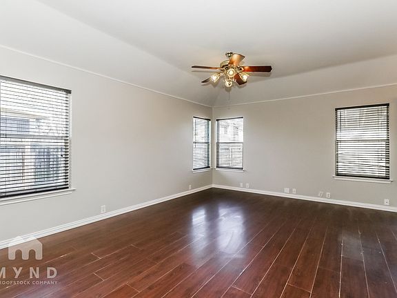 5th image of 14812 Lantern Dr