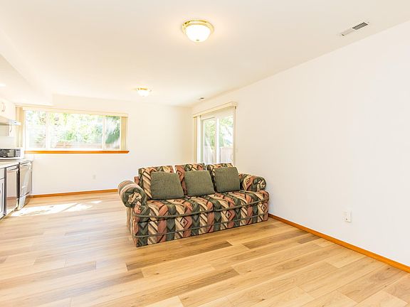 5th image of 3418 174th Pl SW